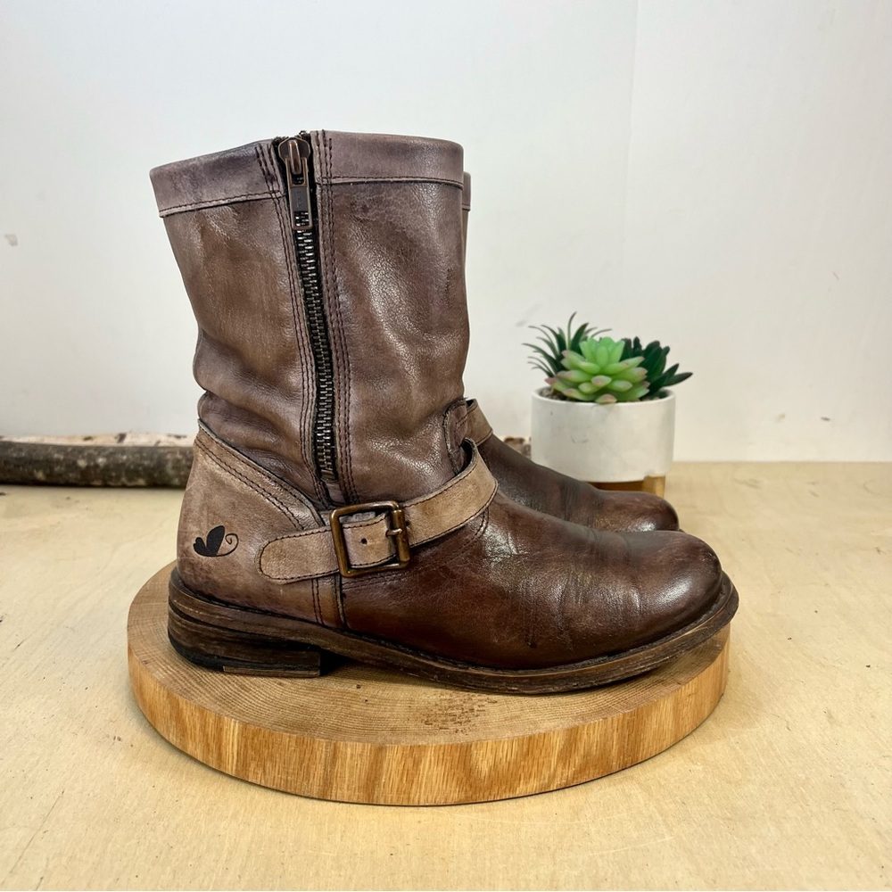Vintage-Inspired Brown Leather Mid-Calf Boots with Side Zip